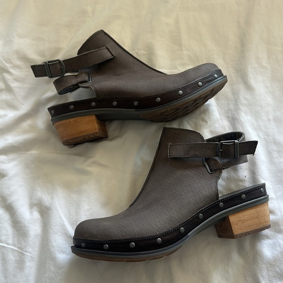 Chaco Shoes - Chaco Women's Tan Ankle Booties size 8.5